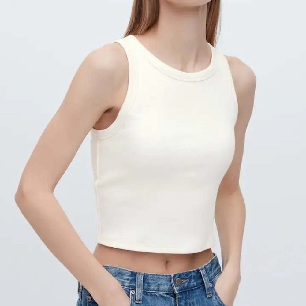 Uniqlo Ribbed Cropped Sleeveless Bra Top